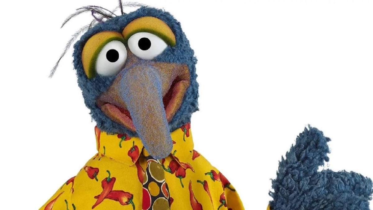 Muppet with long hooked beak
