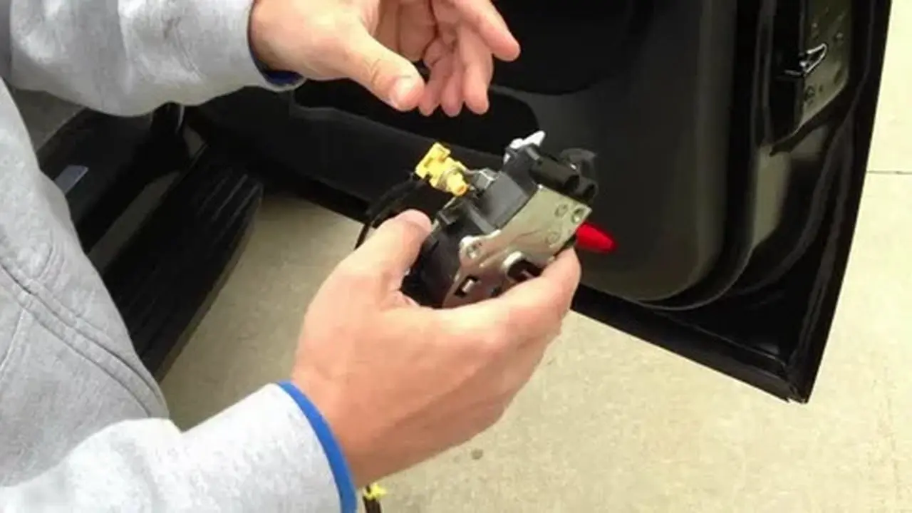 Holden door locking mechanism