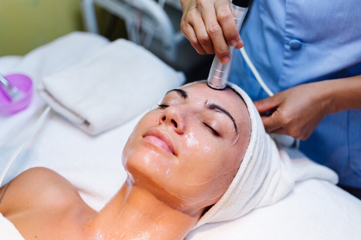 How HydraFacial Treatment Helps with Skin Hydration
