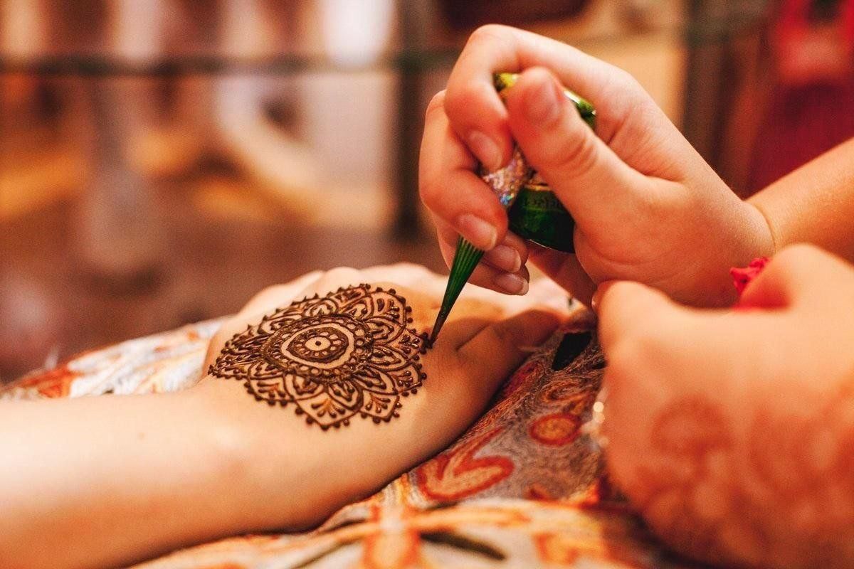 henna artist in dubai