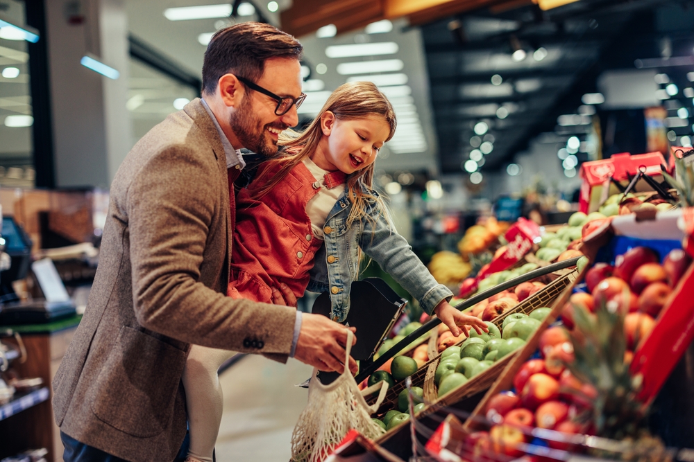 Little,Girl,Is,Buying,Groceries,In,The,Supermarket,With,Her